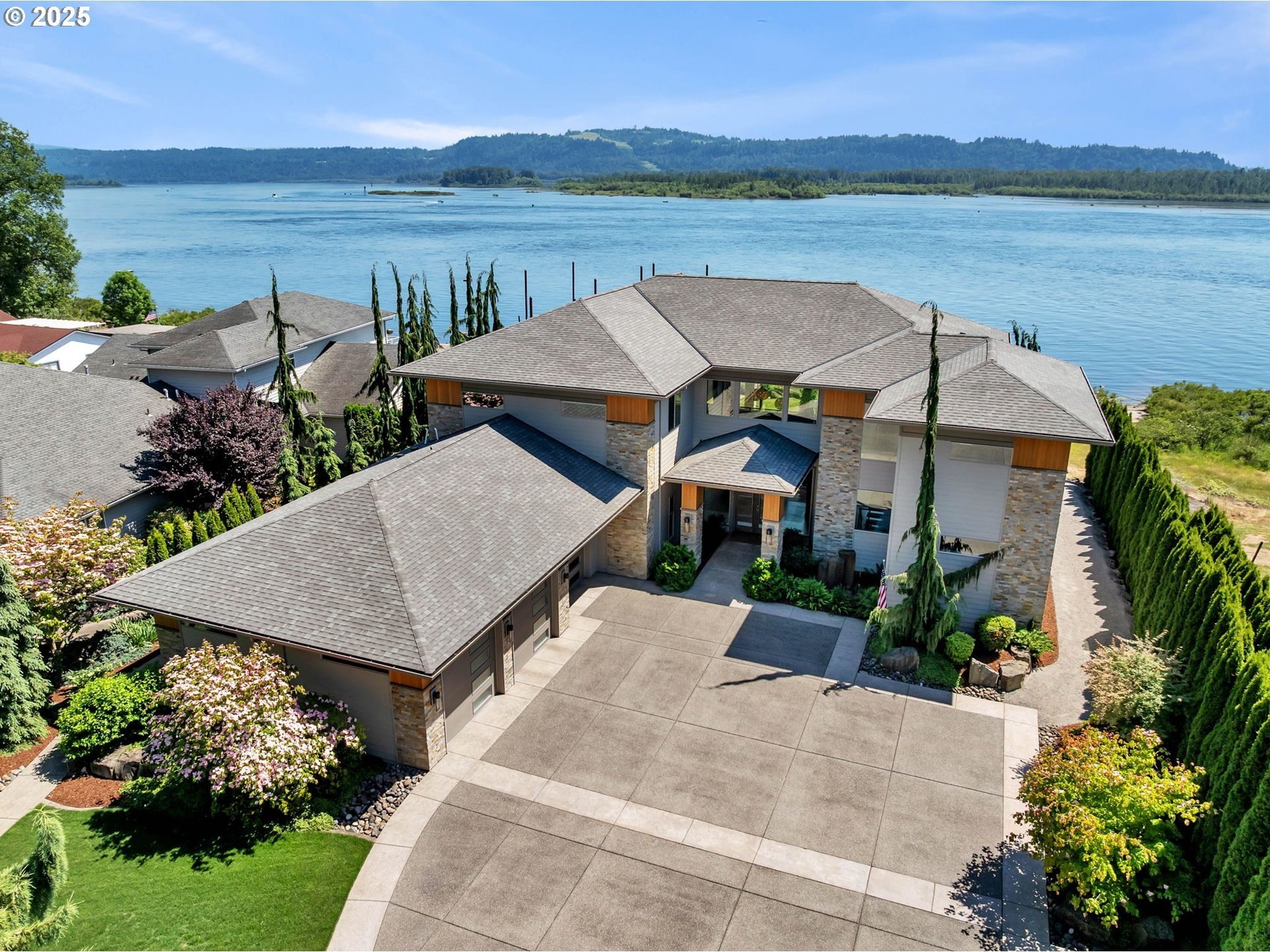4 bed, 5 bath single family in Washougal